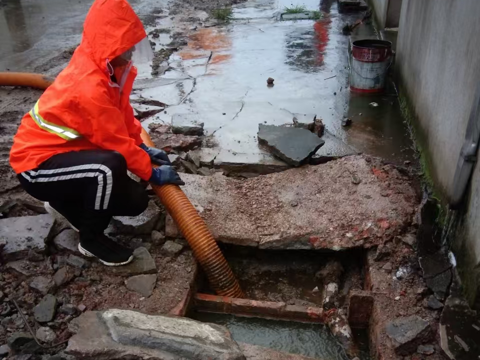 叶城专业清理污水池 炜誉市政以规范流程守护城市 “肠道”